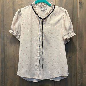 #429. Daisy May Short Sleeve Floral Top. Size Medium.